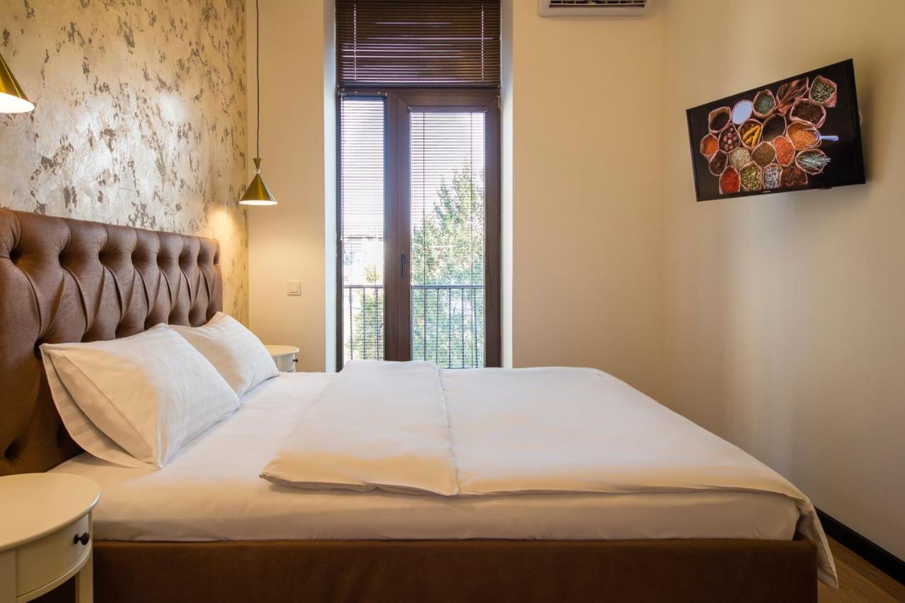 Apartments On Ploshcha Ukrainskykh Heroiv Киев Екстериор снимка