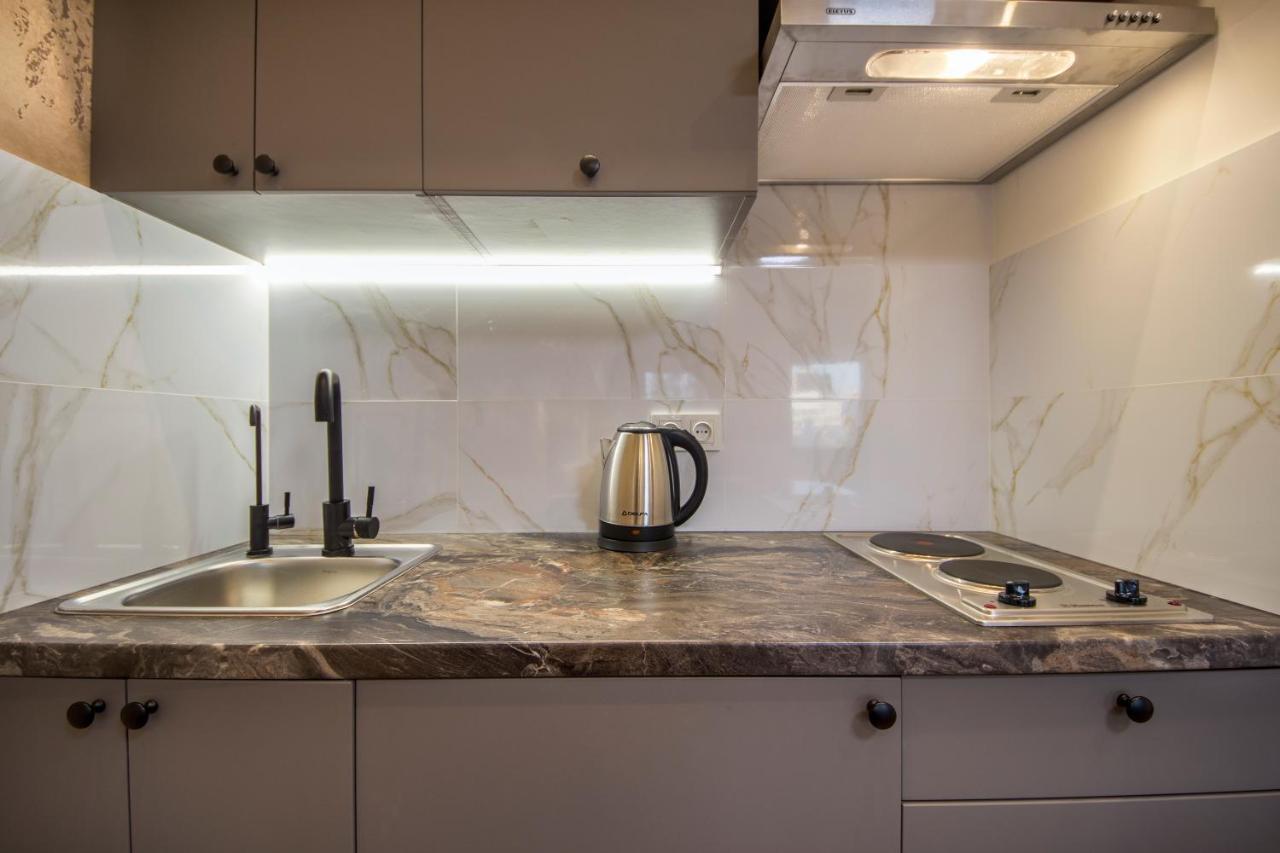 Apartments On Ploshcha Ukrainskykh Heroiv Киев Екстериор снимка
