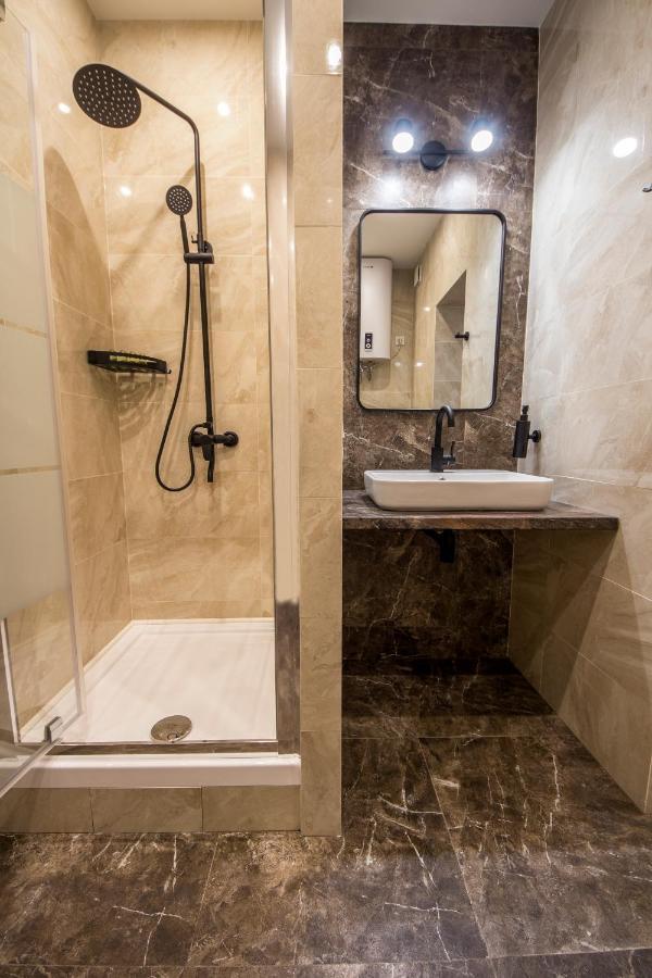 Apartments On Ploshcha Ukrainskykh Heroiv Киев Екстериор снимка