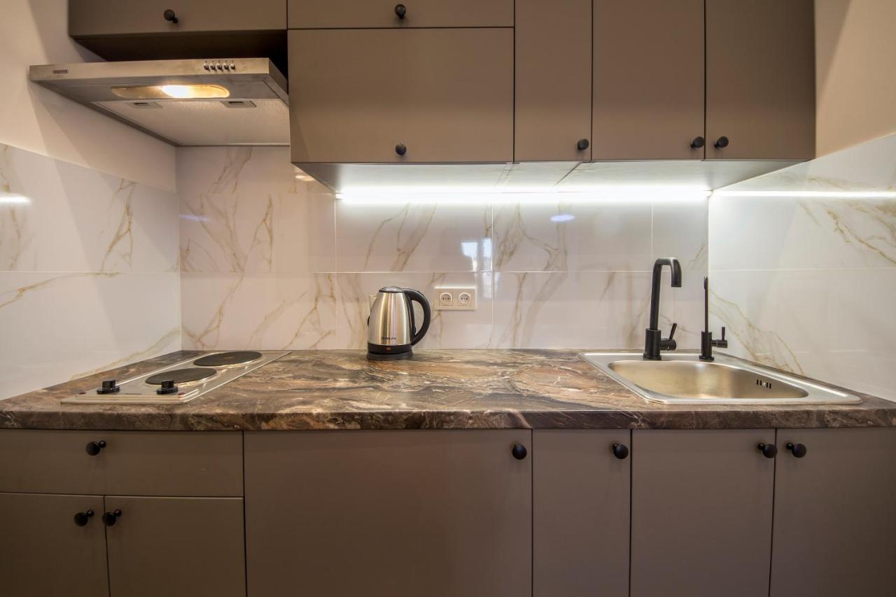 Apartments On Ploshcha Ukrainskykh Heroiv Киев Екстериор снимка