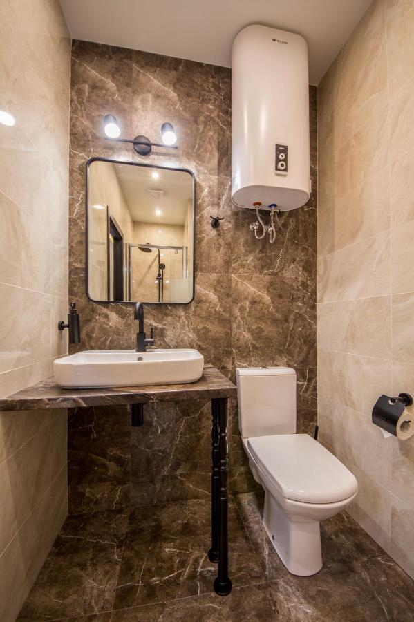 Apartments On Ploshcha Ukrainskykh Heroiv Киев Екстериор снимка