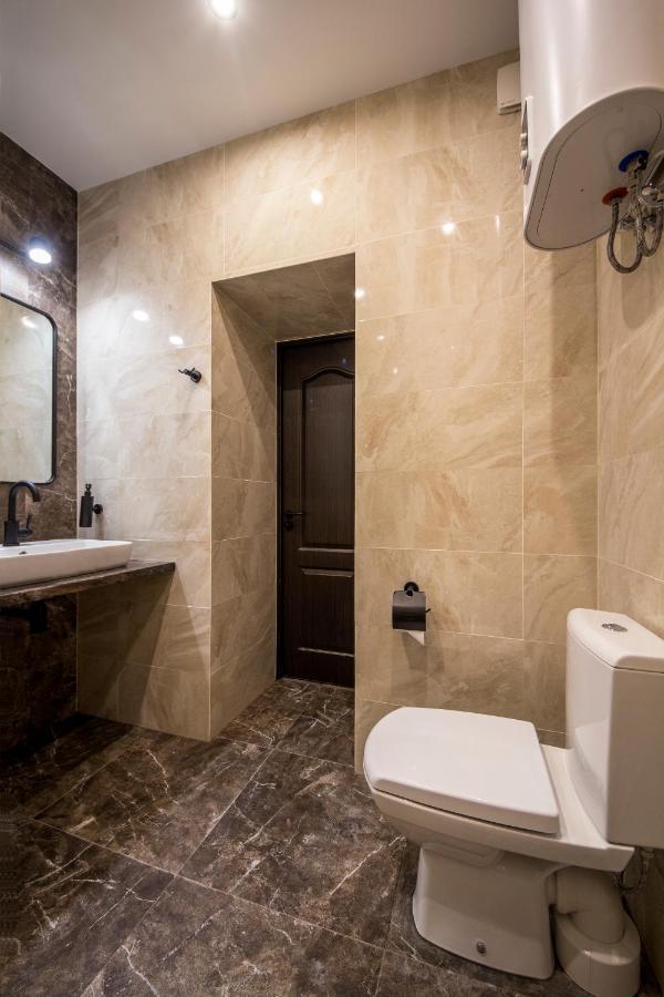 Apartments On Ploshcha Ukrainskykh Heroiv Киев Екстериор снимка