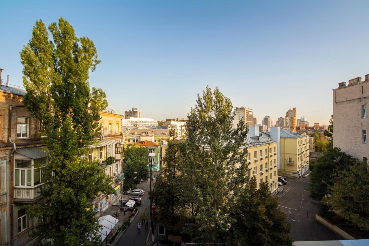 Apartments On Ploshcha Ukrainskykh Heroiv Киев Екстериор снимка