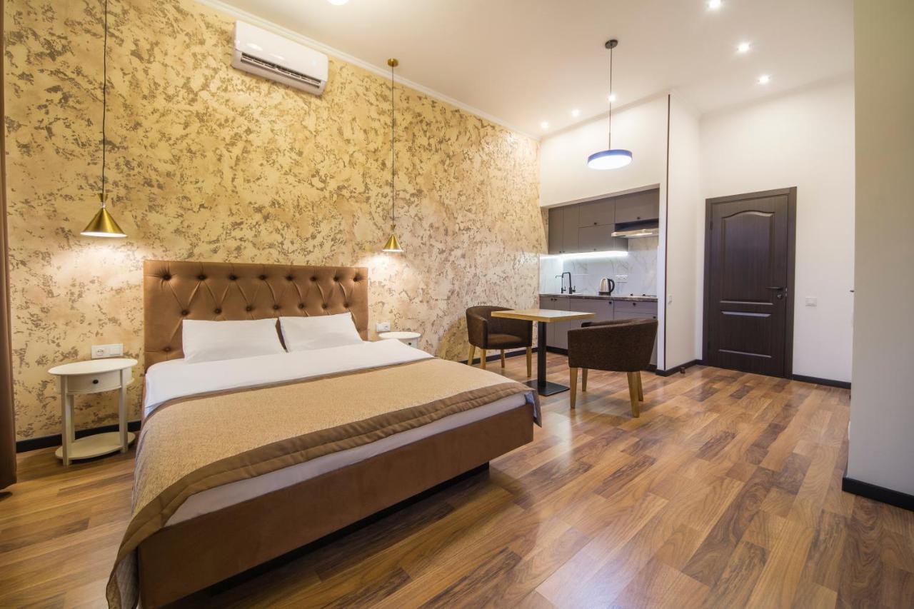 Apartments On Ploshcha Ukrainskykh Heroiv Киев Екстериор снимка