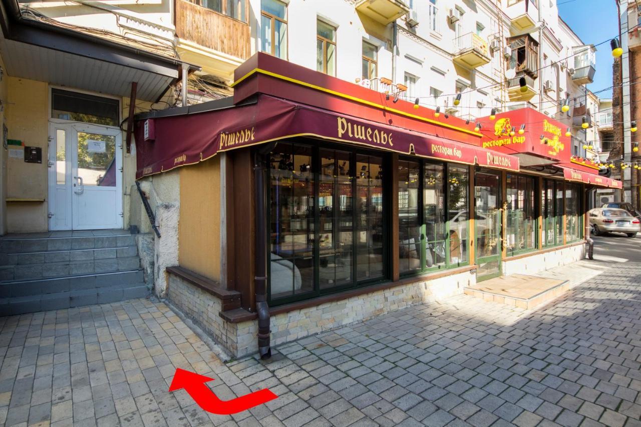 Apartments On Ploshcha Ukrainskykh Heroiv Киев Екстериор снимка